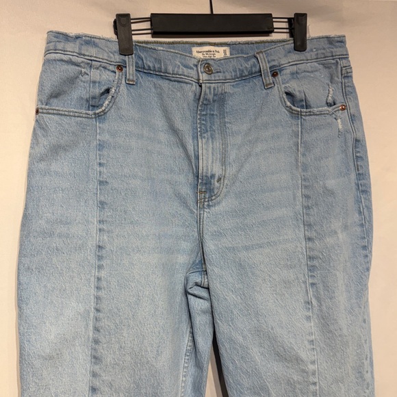 Abercrombie & Fitch The 90s Straight Ultra High Rise Split Hem Jeans Size 33 - Picture 5 of 11